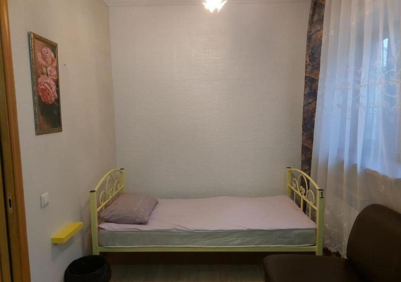 Room Hostel Dostyk Alma-Ata Buitenkant foto