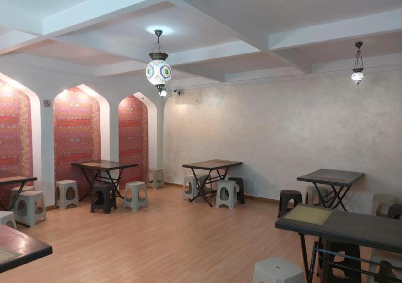 Room Hostel Dostyk Alma-Ata Buitenkant foto