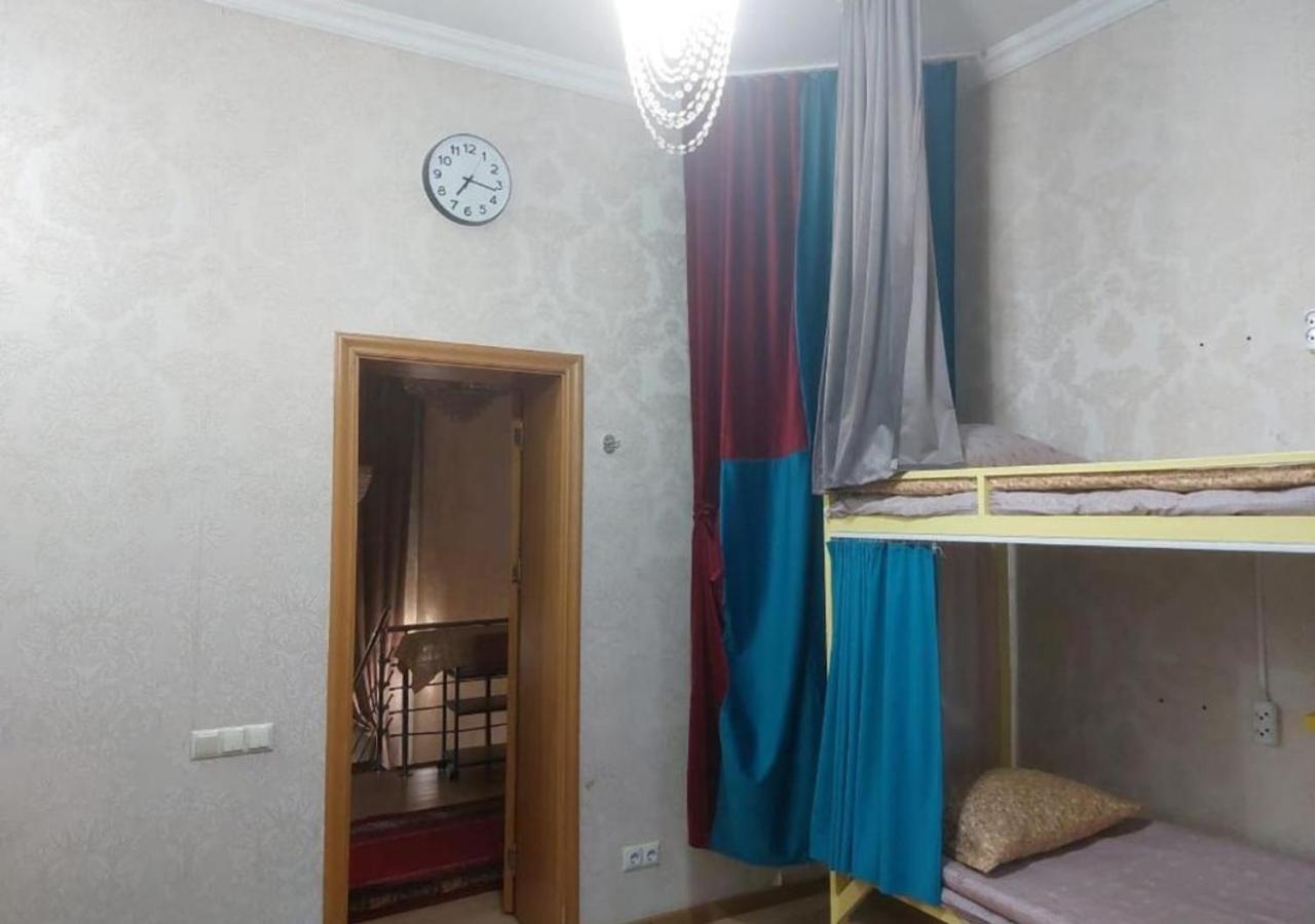 Room Hostel Dostyk Alma-Ata Buitenkant foto