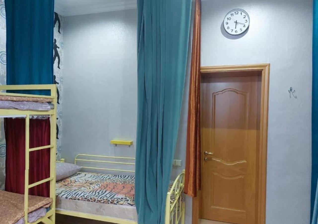 Room Hostel Dostyk Alma-Ata Buitenkant foto