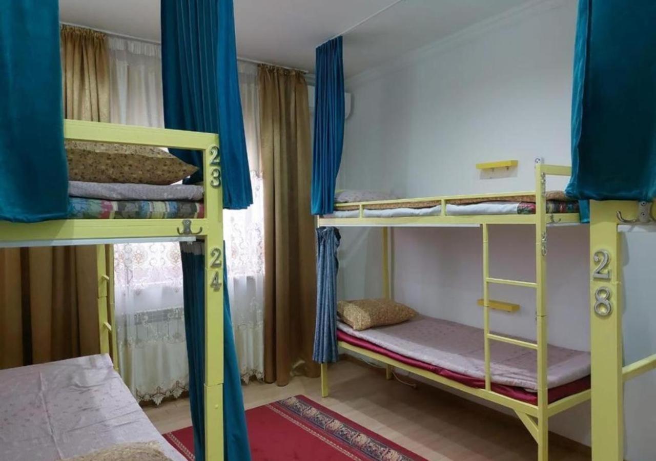 Room Hostel Dostyk Alma-Ata Buitenkant foto