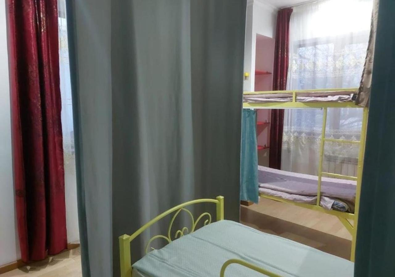 Room Hostel Dostyk Alma-Ata Buitenkant foto
